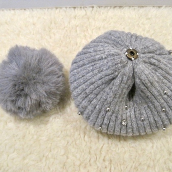 Ribbed Knit Pom Pom Hat - Picture 6 of 9
